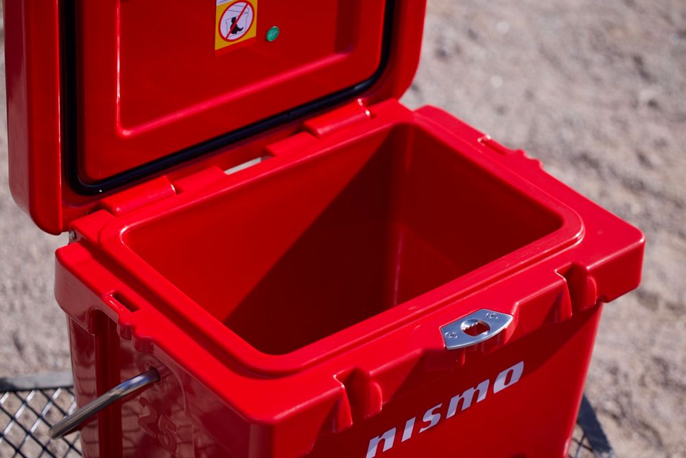 NISMO Red 25-Quart Ice Box